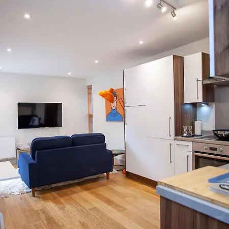 Higgihaus Cabot Mews #34 Prime Location Bristol